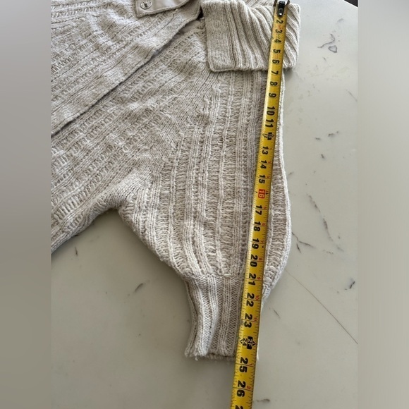 Guess Jeans Sweater - Picture 4 of 9